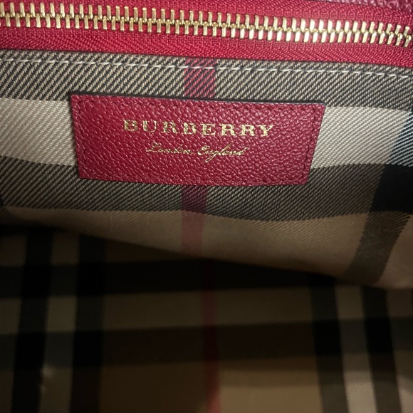 Authentic Burberry Medium Soft Grain Leather Buckle Shoulder Bag - Picture 8 of 10